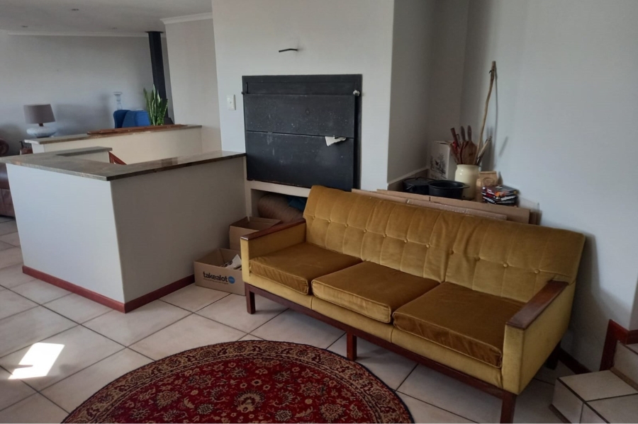 To Let 5 Bedroom Property for Rent in Paradise Beach Western Cape